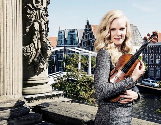 La violinista olandese Simone Lamsma per il gran finale dell'Orchestra Rai