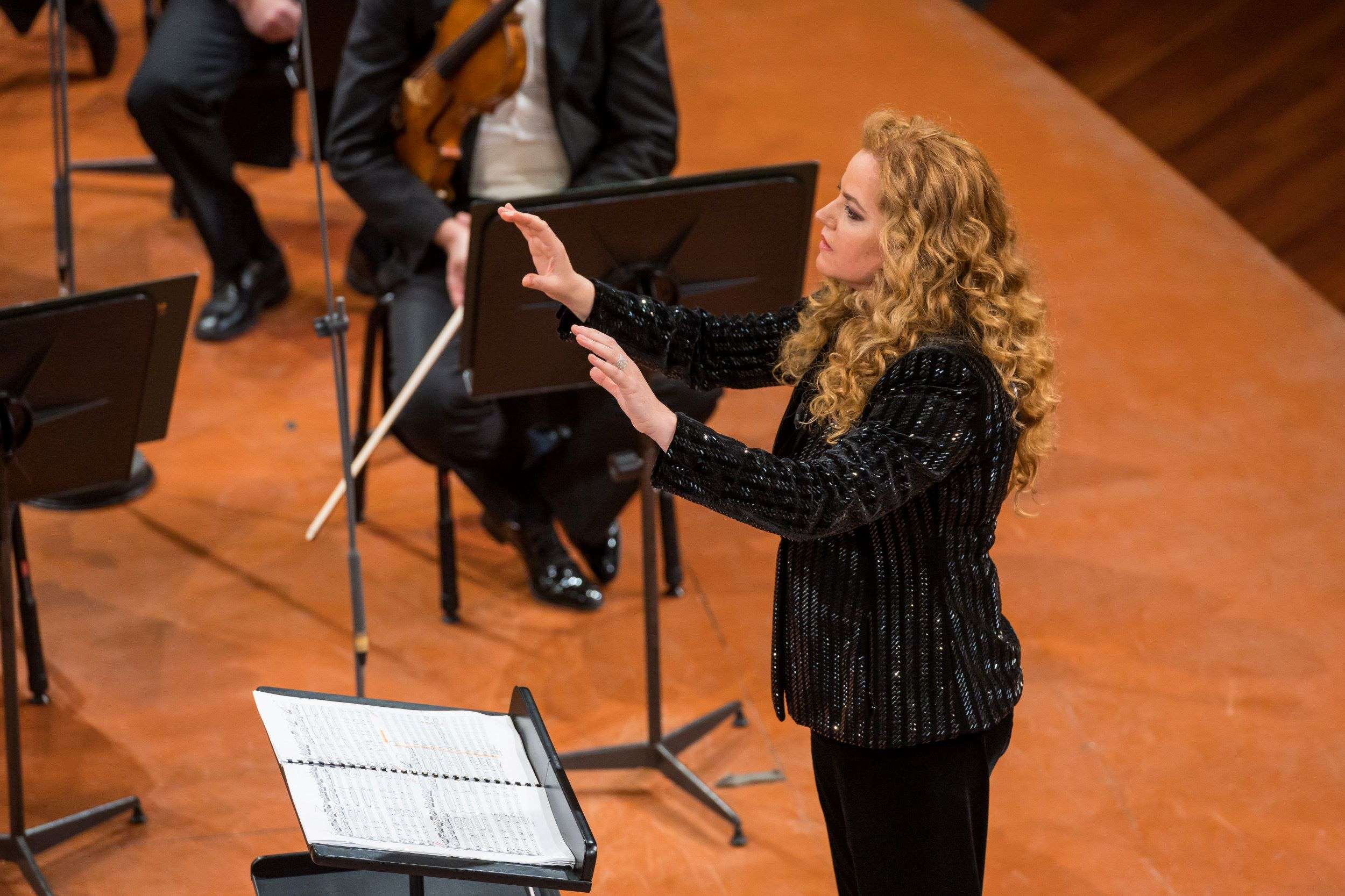 Speranza Scappucci, la direttrice d'orchestra più famosa d'Italia è a Torino